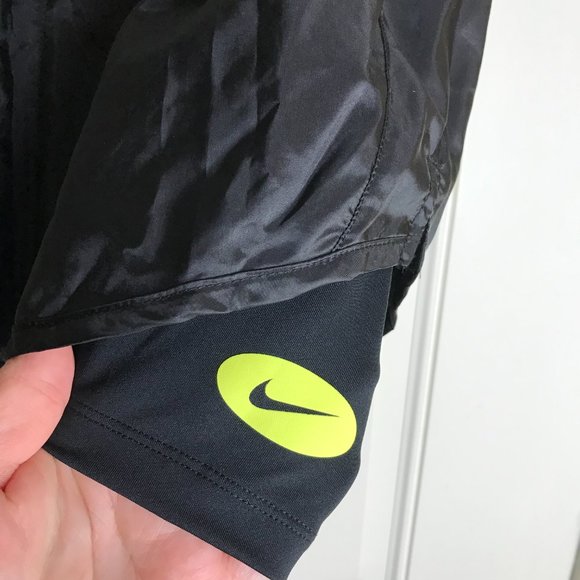 NWT Nike Women's Icon Clash Tempo Luxe Running Shorts DD7739-010 ~ Size XS - Picture 4 of 7